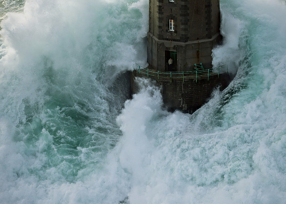 Farol La Jument durante temporal — Jean Guichard, 1989